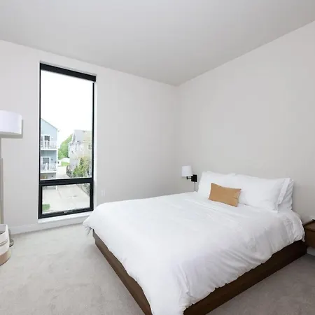 East Side Luxury 1Br Apt - Near Brady St With Balcony And Lounge